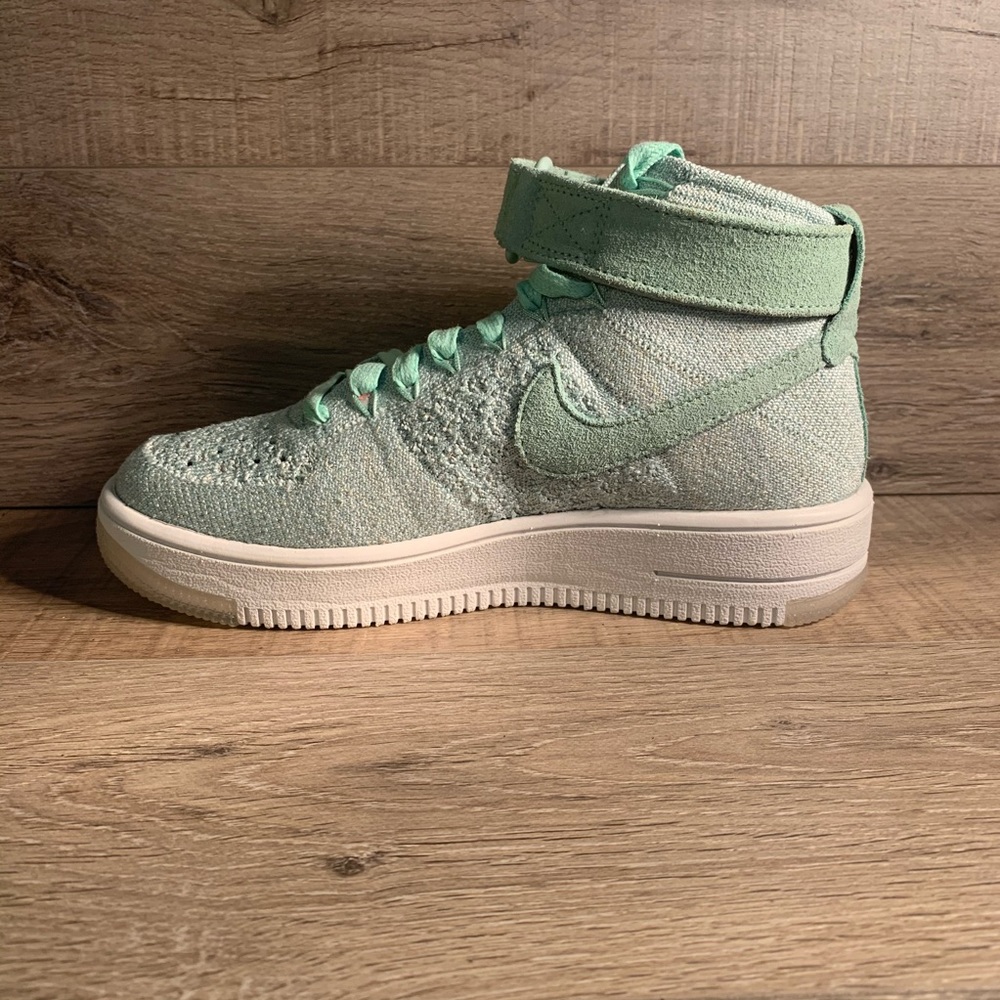 Womens Nike Air Force 1 Flyknit Enamel Green - Picture 3 of 5